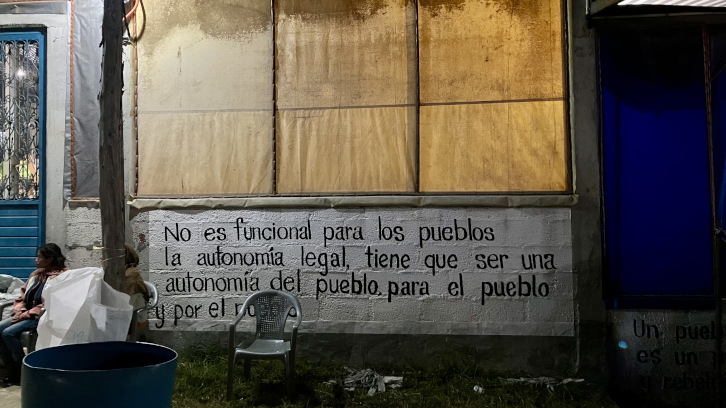 No es funcional para los pueblos la autonomía legal, tiene que ser [...] del, para y por el pueblo.